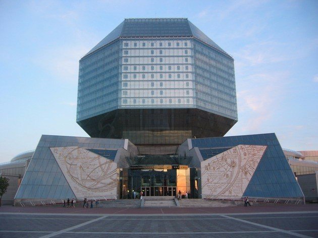 Национальная библиотека Беларуси (Беларусь, Минск, проспект Независимости, 116), главный вход (сайт Минской школы киноискусства)